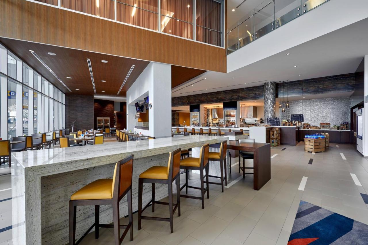 Calgary Airport Marriott In-Terminal Hotel Экстерьер фото